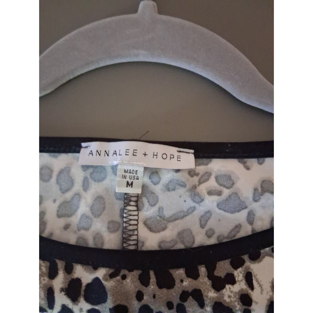 Annalee + Hope 3/4 Sleeve Shift Dress - SNOW LEOPARD - Medium Made In The 🇺🇸 - Picture 2 of 6